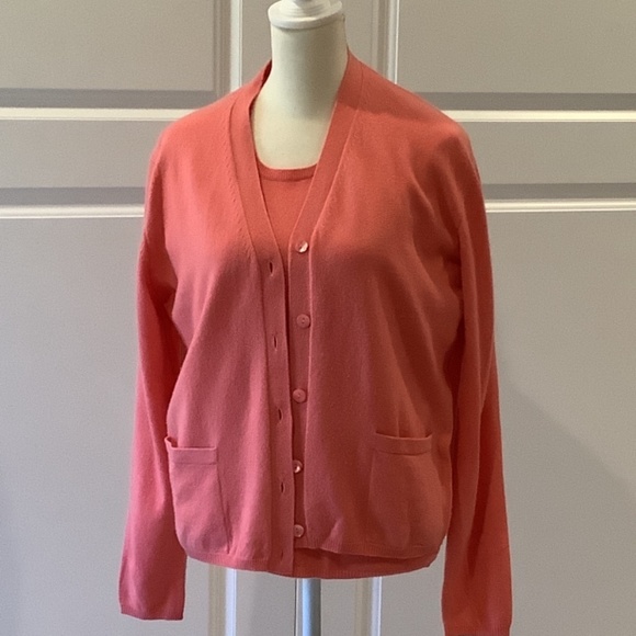 Neiman Marcus Size Medium Pink - Picture 2 of 2